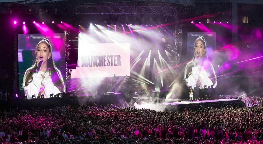 Ariana Grande visita a sus fans en hospital