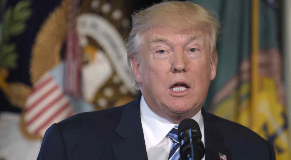 Trump ordena revisar reforma financiera de Obama