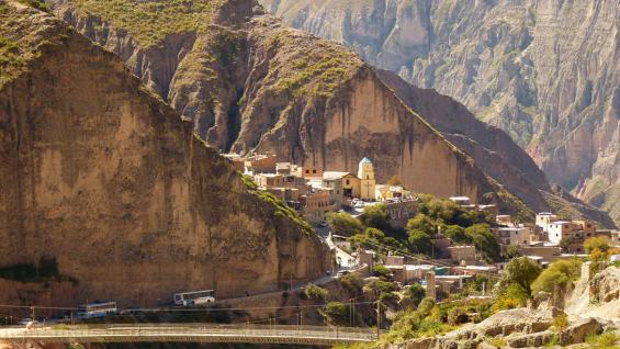 Boom turístico. Los visitantes se multiplicaron a bordo de colectivos cada vez más frecuentes y muchos mochileros coparon la escena en busca del paraíso perdido entre los cerros. (Foto: Pablo Bertorello).