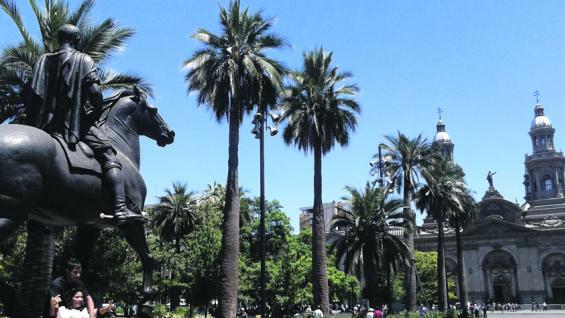 Plaza de Armas. Está rodeada de edificios antiguos. (fotografías de Christian Quinteros ) Plaza de Armas. Está rodeada de edificios antiguos. (fotografías de Christian Quinteros )