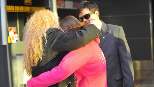 Abrazo. Madre e hija se encontraron luego de un largo batallar. Su
