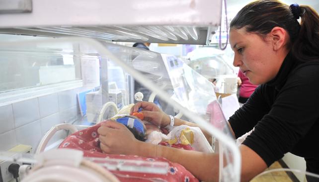 Enfermeras que salvan bebés más allá del hospital | La Voz del ...