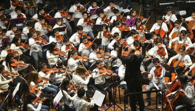 Unos 140 niños músicos de nueve provincias estuvieron anoche en el Pabellón Argentina (Pedro Castillo/LaVoz)